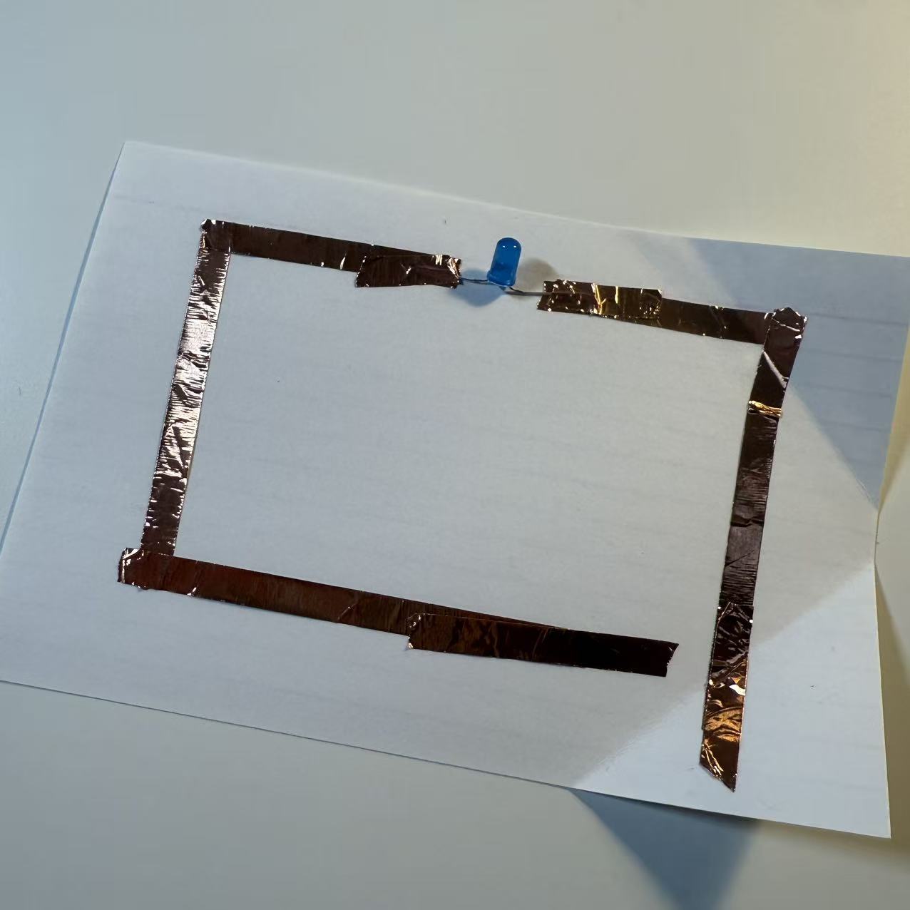 I used the example in lecture and build this simple circuit