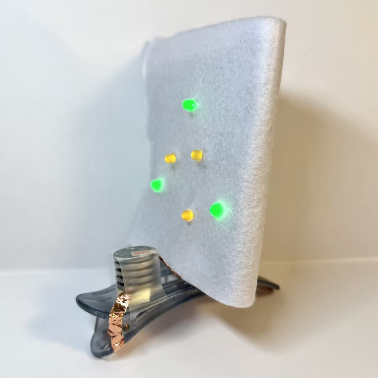 wearable circuit - Light-Up Hair clip angle 2