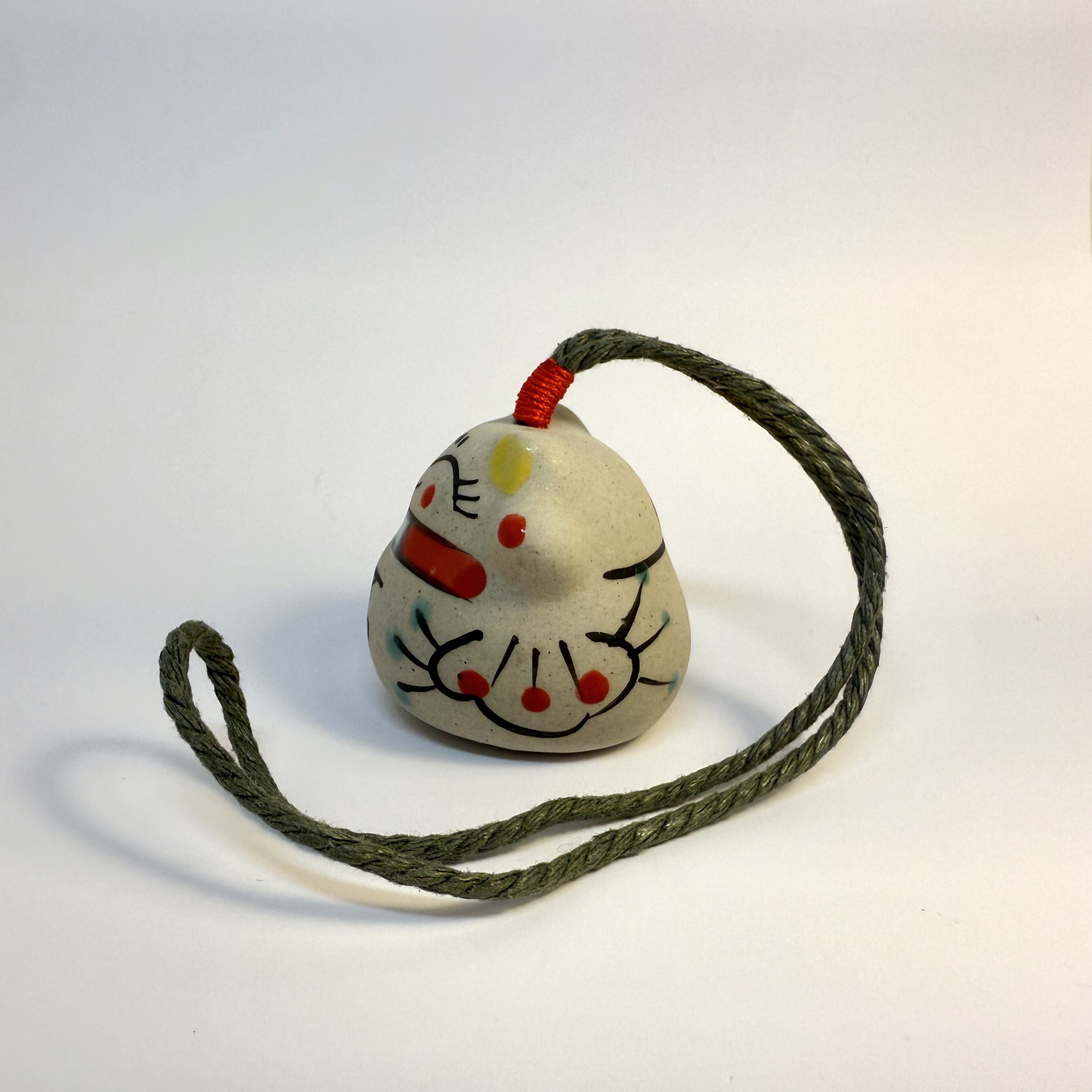 primitive shapes: cat hanging ornament angle 3, the side view