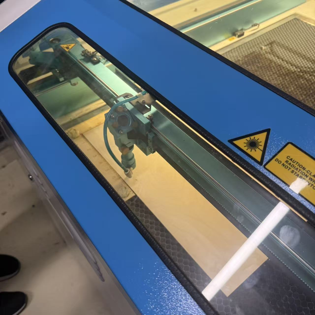 We went to the laser cutting room and start layer cutting 